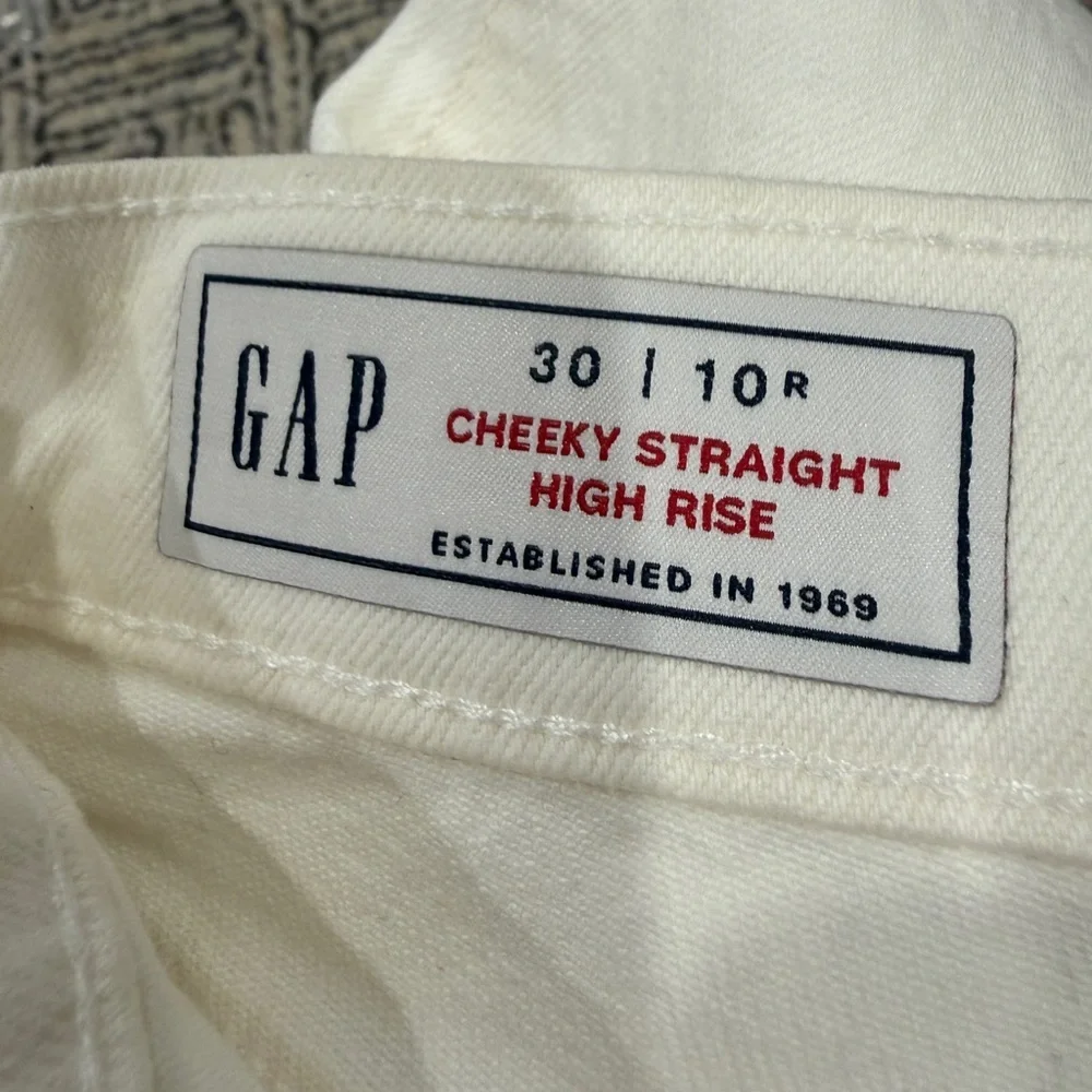 GAP Women's Cheeky Straight Leg White Jeans - Picture 4 of 4